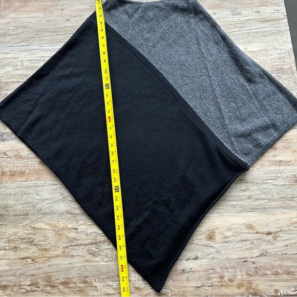 Celeste Wool Cashmere Poncho Black Gray Color Block Quiet Luxury No Size Tag EUC - Picture 4 of 6